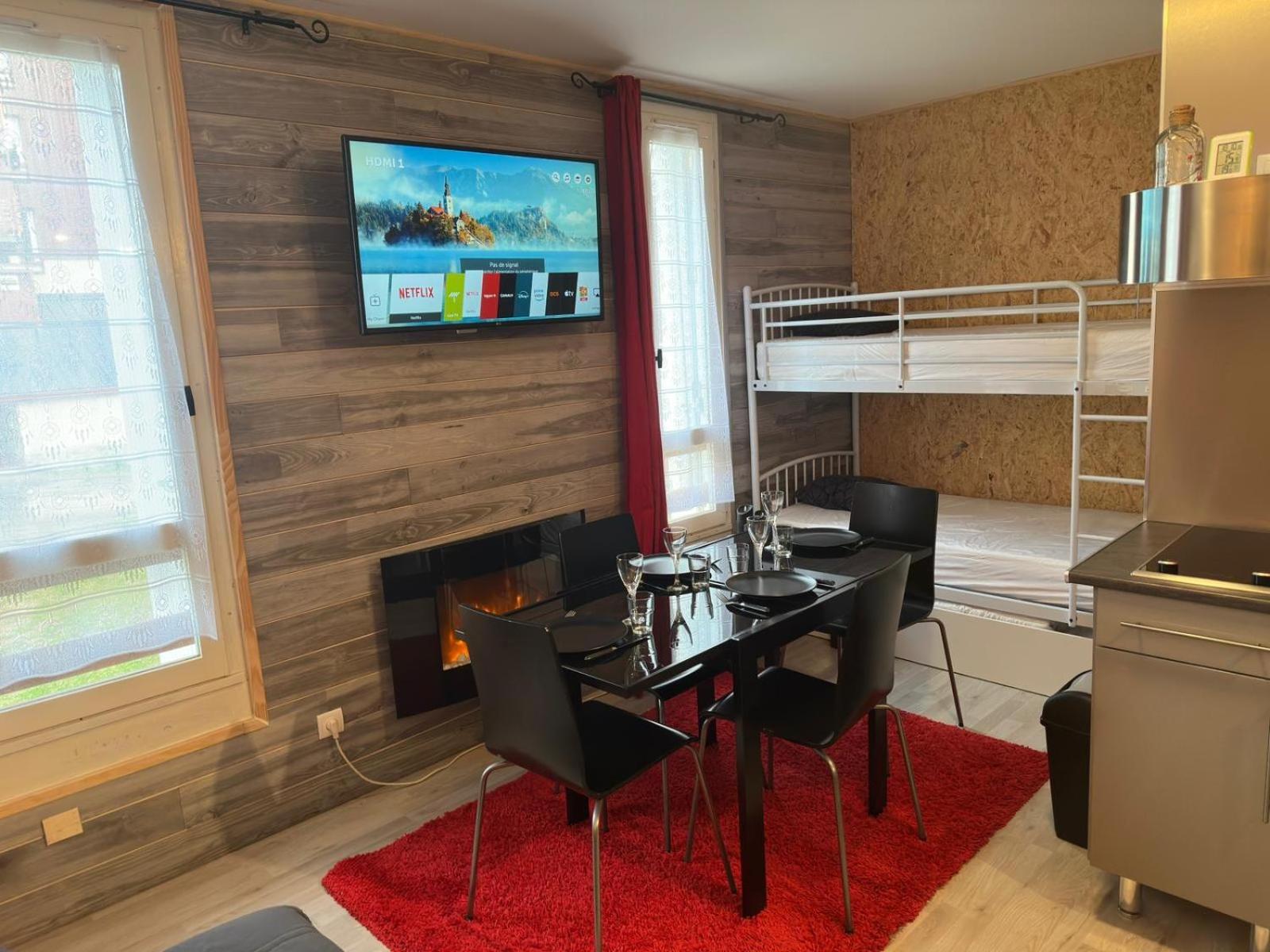 Le Chaleureux Cocon Rouge Apartment Ustou